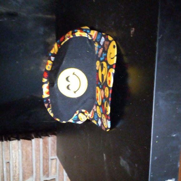 Cute emoji hat - Picture 5 of 8